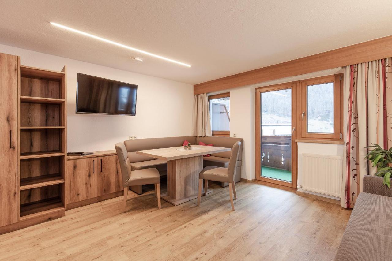 Hotel Garni Schoenblick Sölden Kültér fotó