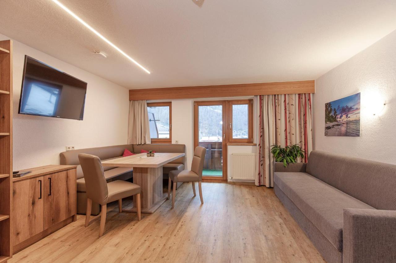 Hotel Garni Schoenblick Sölden Kültér fotó