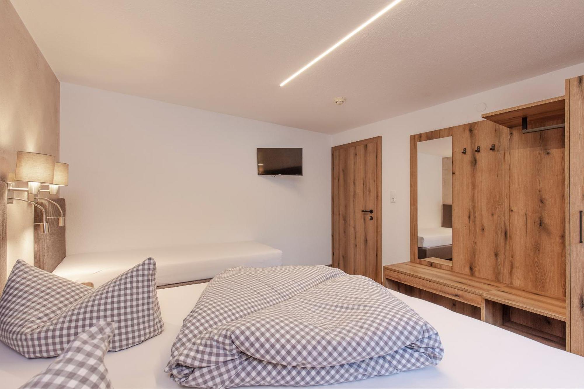 Hotel Garni Schoenblick Sölden Kültér fotó