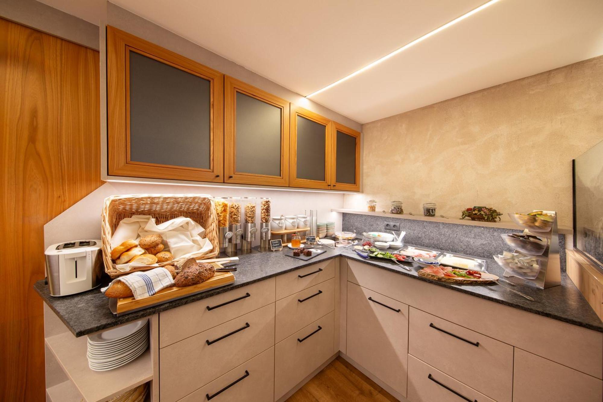 Hotel Garni Schoenblick Sölden Kültér fotó