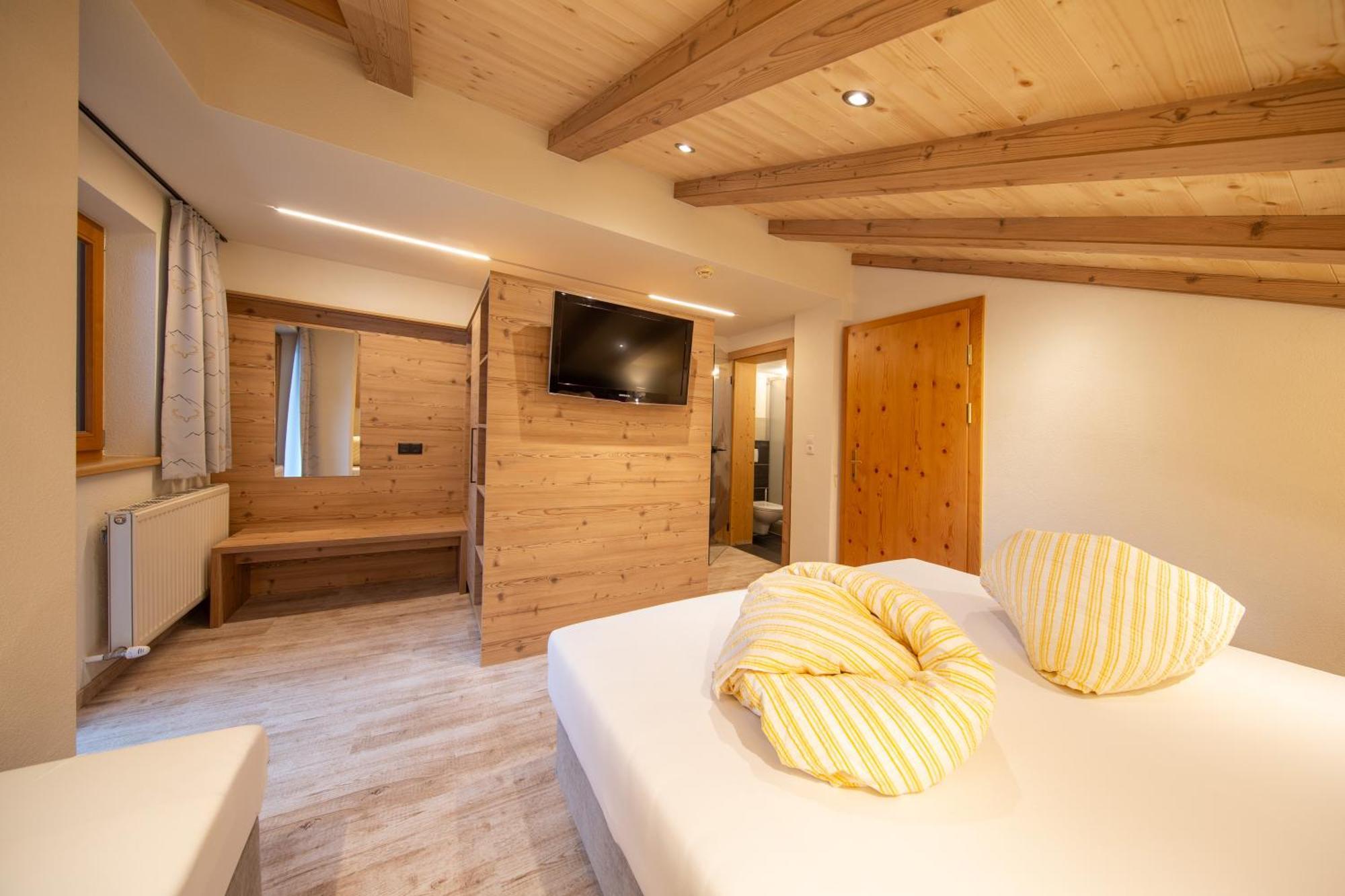 Hotel Garni Schoenblick Sölden Kültér fotó
