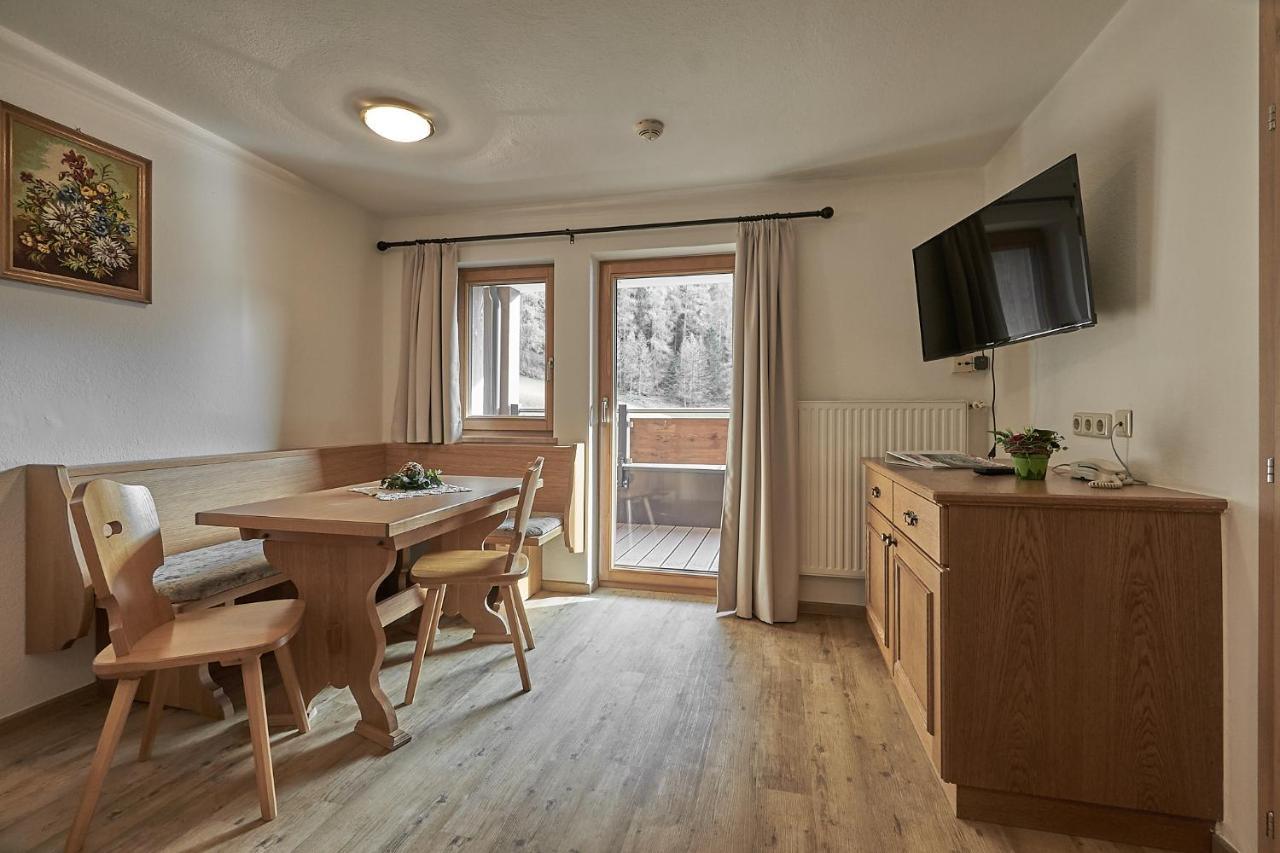 Hotel Garni Schoenblick Sölden Kültér fotó